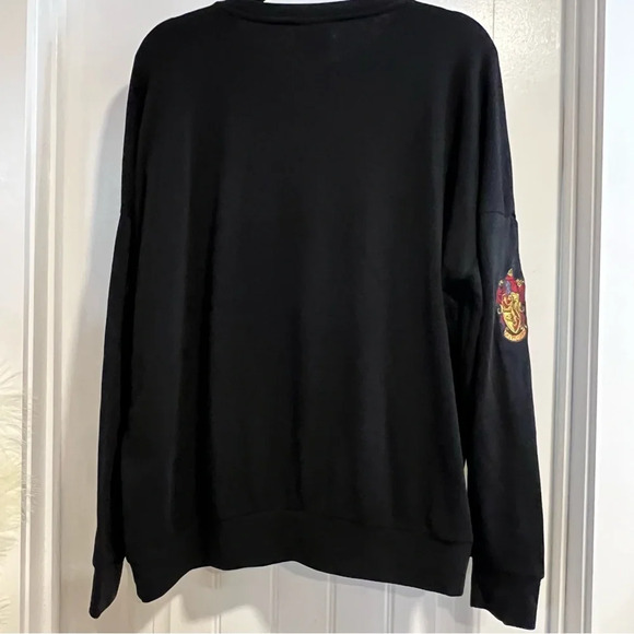Hot Topic Harry Potter Chevron Gryffindor Black Sweatshirt. Size Medium. NWT. - Picture 5 of 15